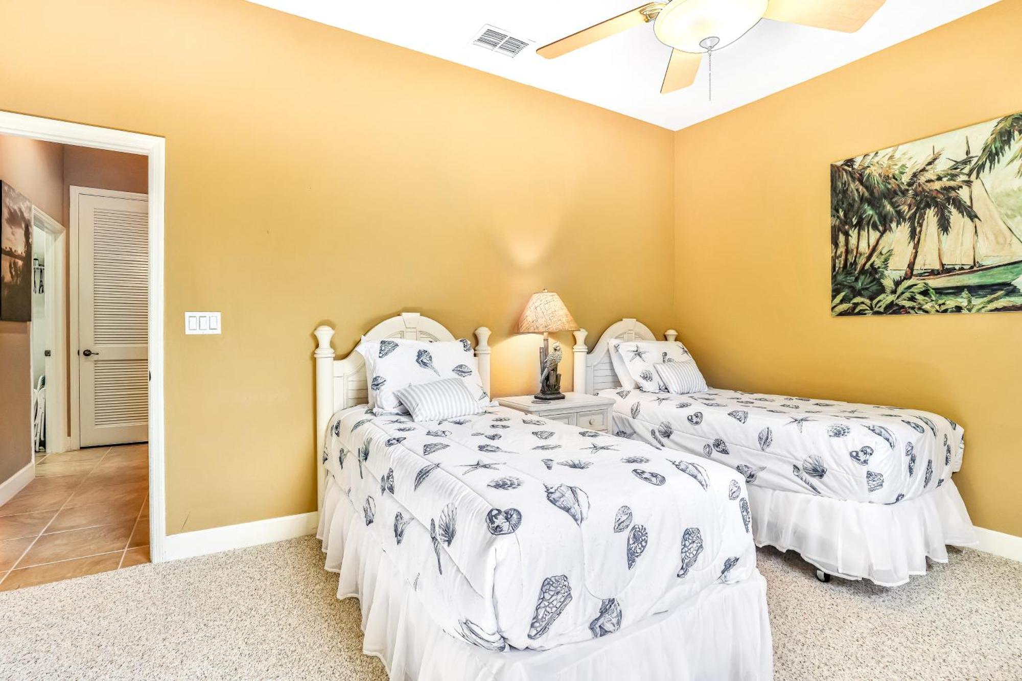 Cinnamon Sunrise Palm Coast Room photo